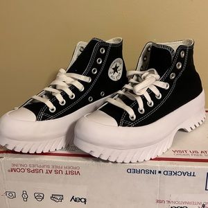 Women’s Platform High Top Converse! Size: 8.5 - Color: Black